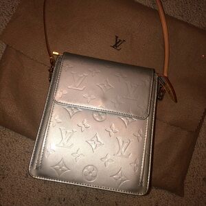 Louis Vuitton Monogram Vernis Shoulder Bag Patent Leather in Silver